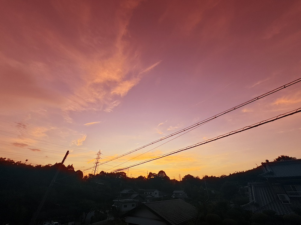 夕日が沈む伏尾台の西の空