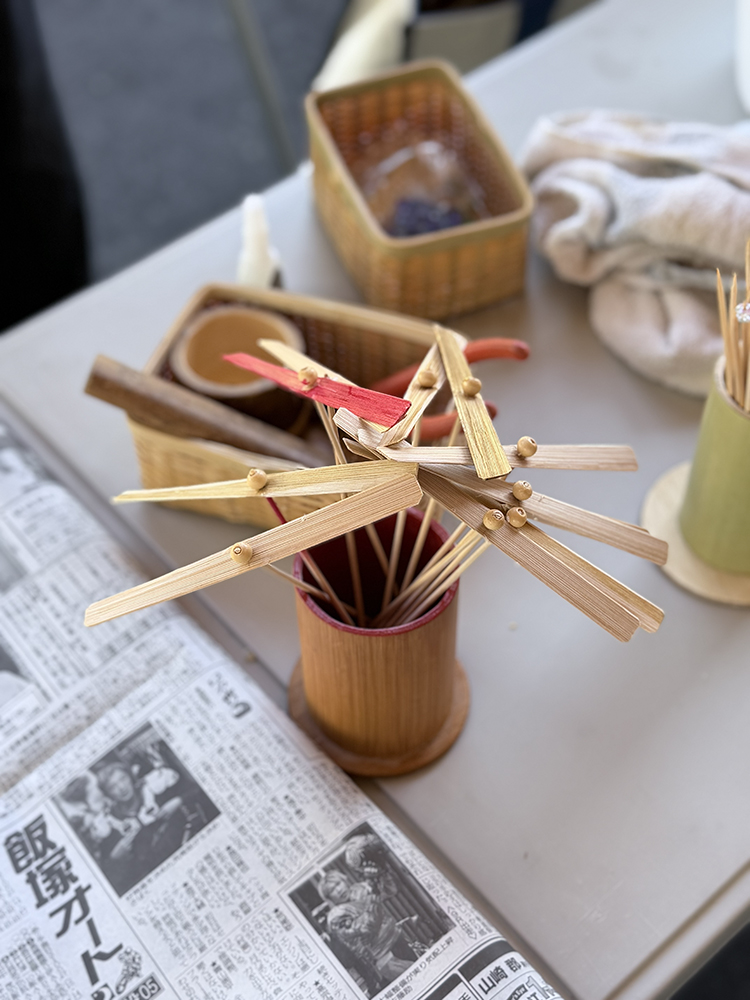 たくさん作られた竹とんぼ