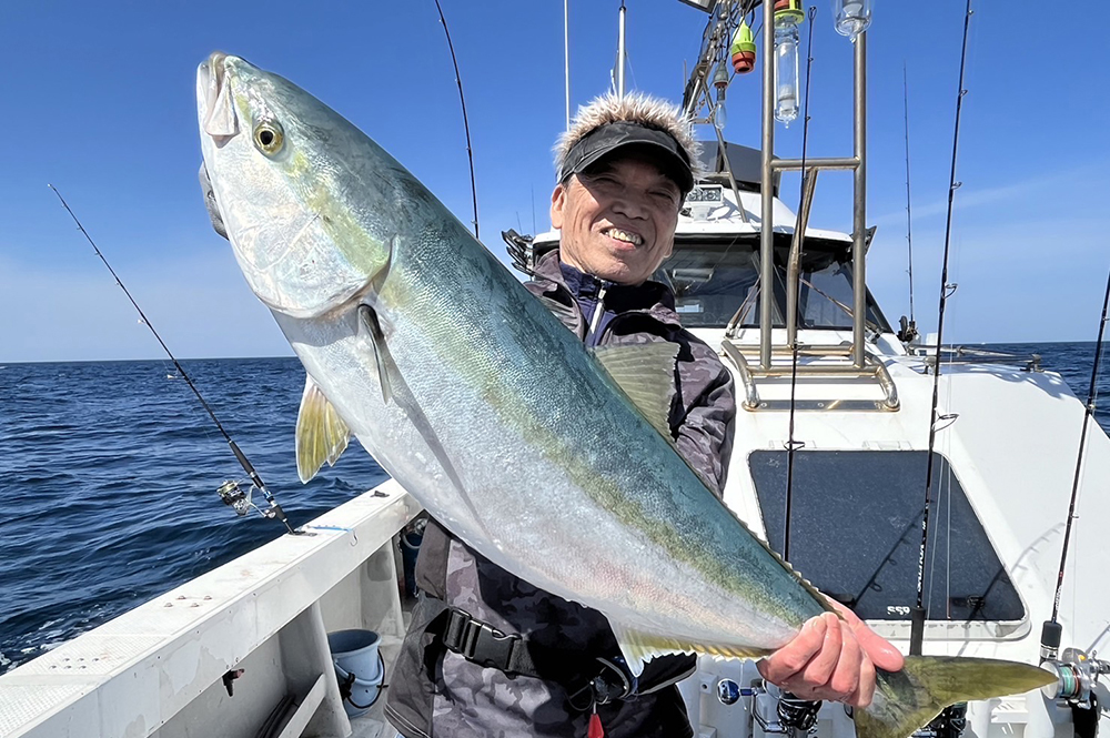 大きなぶりを釣り上げた時の写真