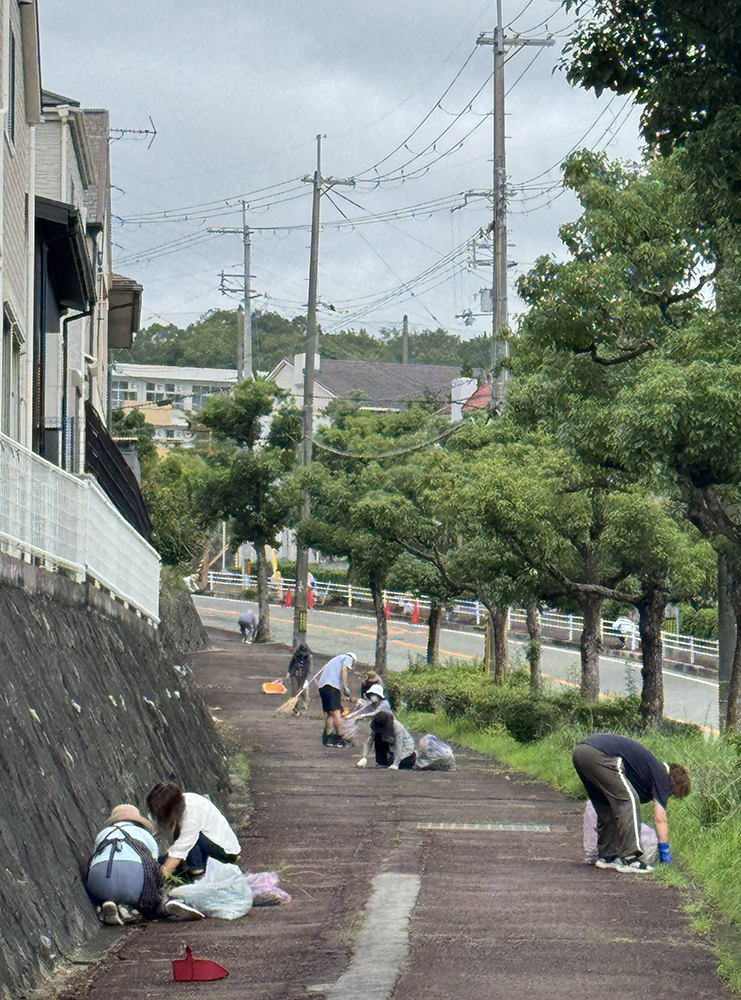 遊水池横の坂道