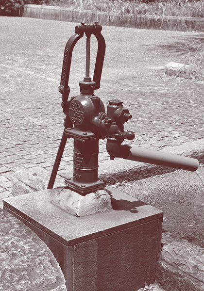 モノクロの井戸の写真