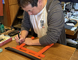 鳥居への芳名は無料で書いて頂けます